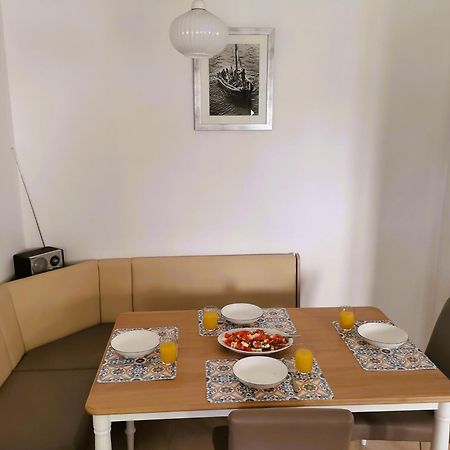 Charming Traditional Townhouse - Holiday Home Kata Jezera Luaran gambar