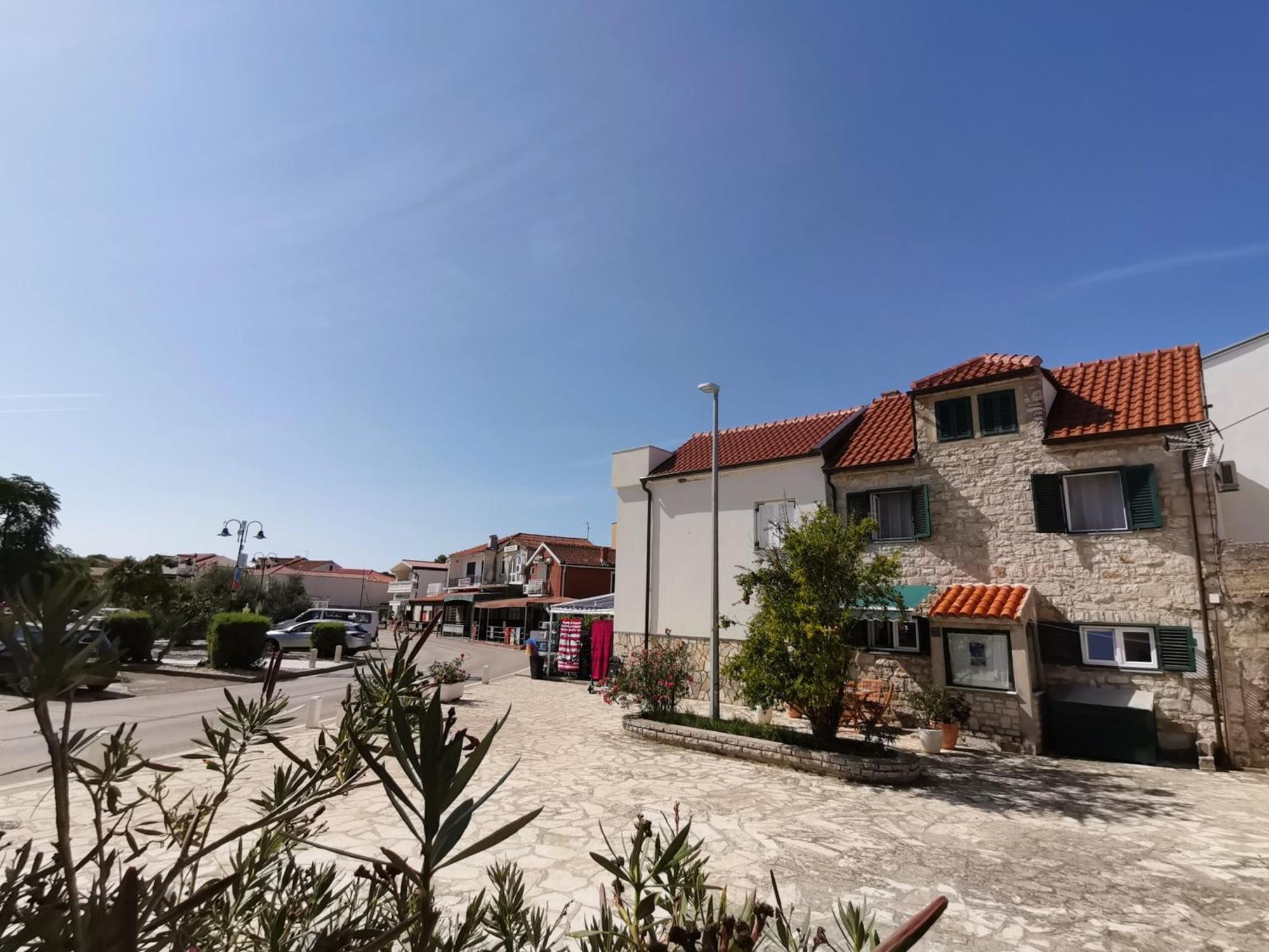 Charming Traditional Townhouse - Holiday Home Kata Jezera Luaran gambar